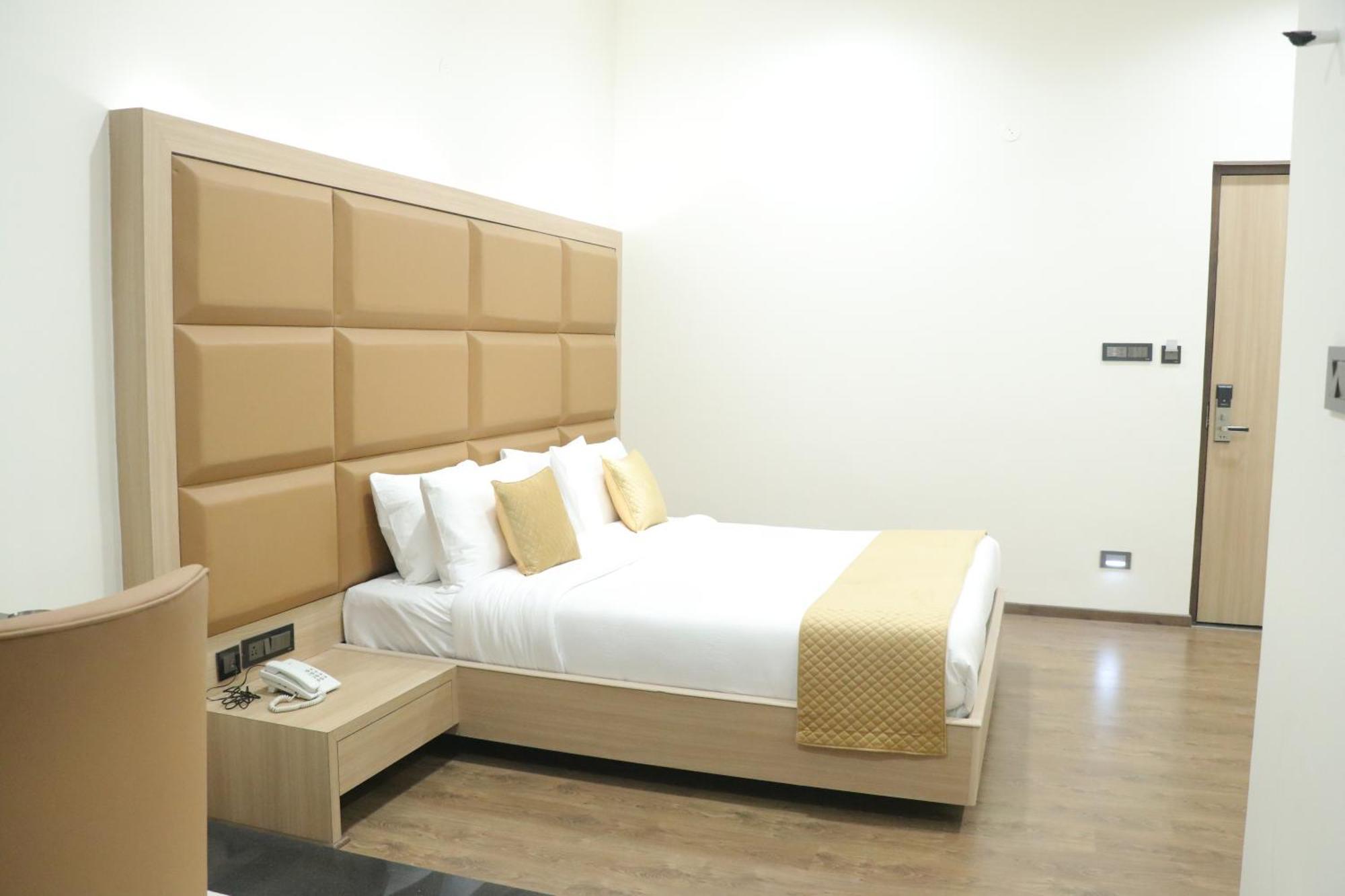 Pt Moolraj Residency Otel Una  Dış mekan fotoğraf