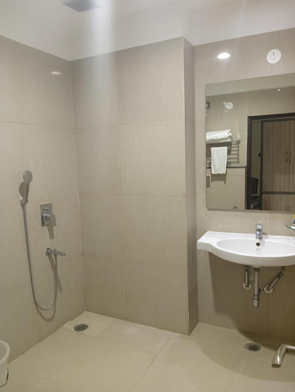 Pt Moolraj Residency Otel Una  Dış mekan fotoğraf